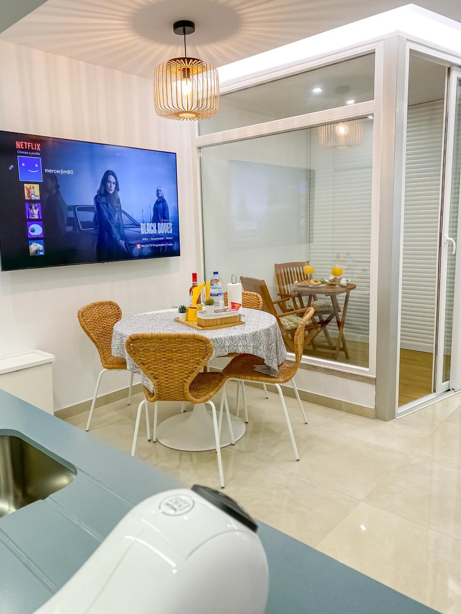 פורטימאו Luxury 2 Min Beach With Balcony, Ocean View, Wifi, Ac, Smarttv מראה חיצוני תמונה